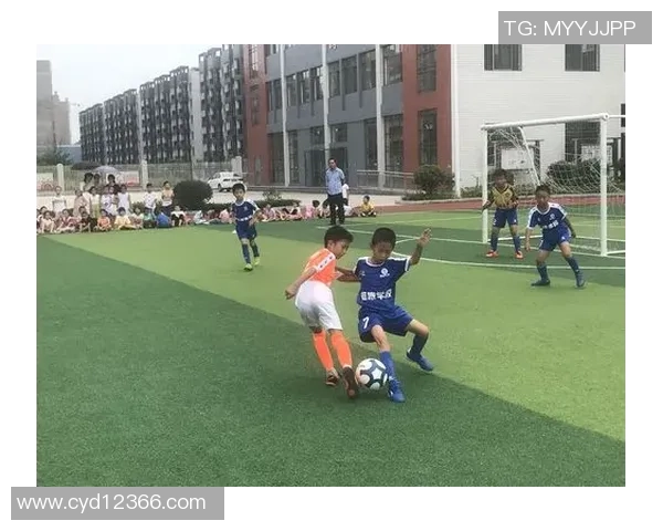 二年级足球小球星崭露头角 梦想成就未来的绿茵传奇