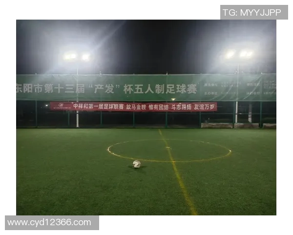 压轴足球明星闪亮登场 引爆全场气氛 点燃球迷激情瞬间 压轴足球明星闪亮登场 引爆全场气氛 点燃球迷激情瞬间