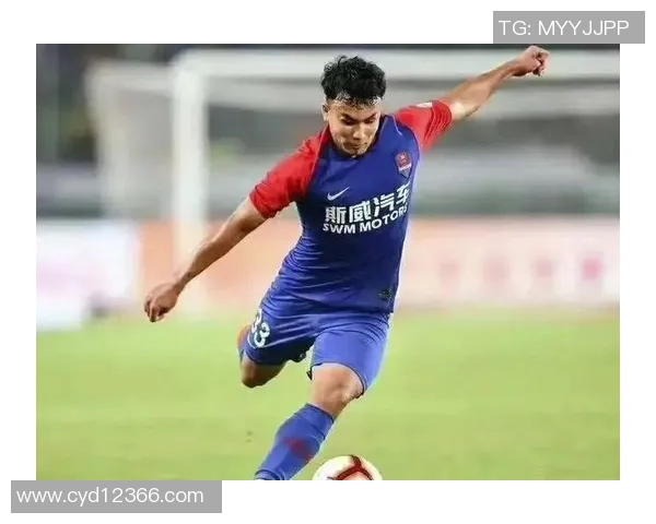 聚焦足球球星青涩岁月重温他们青春风采与追梦足迹 聚焦足球球星青涩岁月重温他们青春风采与追梦足迹