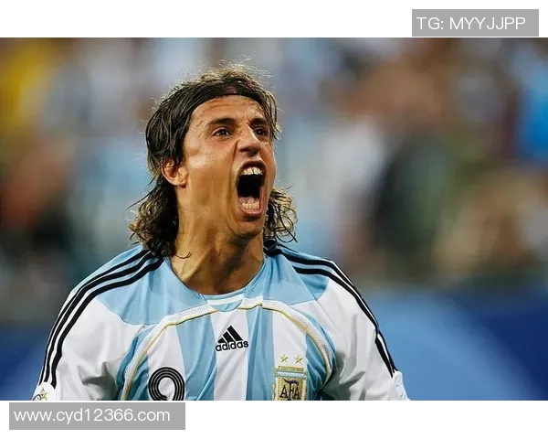 足球场上的高个子巨星盘点从空中霸主到进球机器